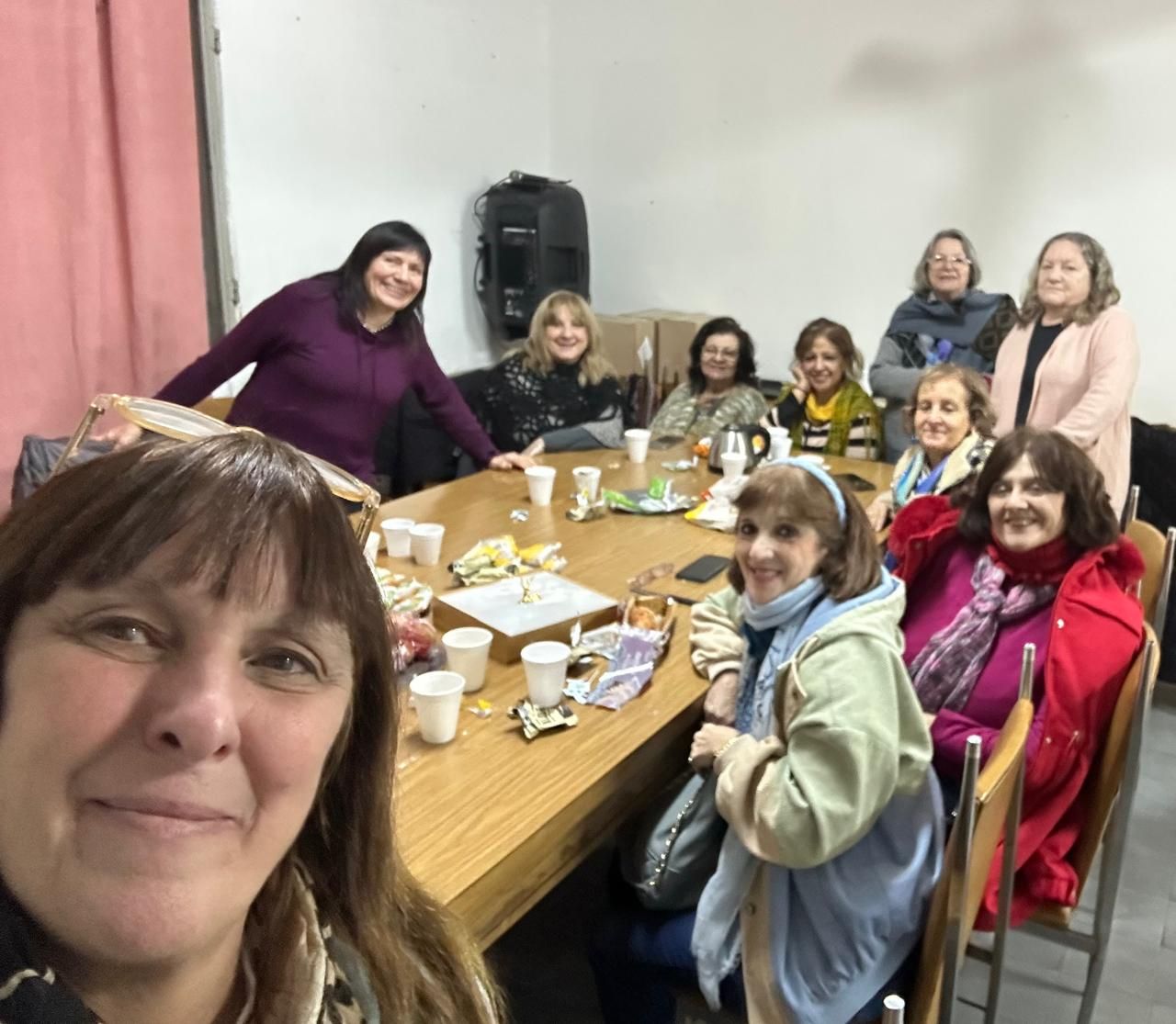 Entrega de manteles a la Casa de la Mujer